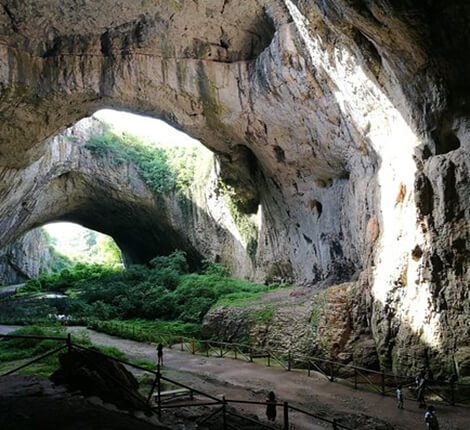 La grotte de Devetashka