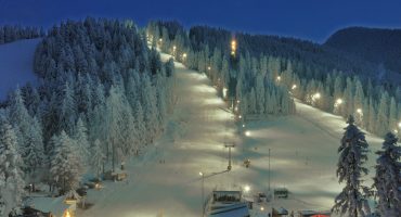 Night-Skiing-in-Borovets